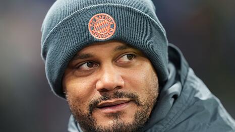 Bayern-Trainer Vincent Kompany freut sich auf das Pokalspiel. (Archivbild)
