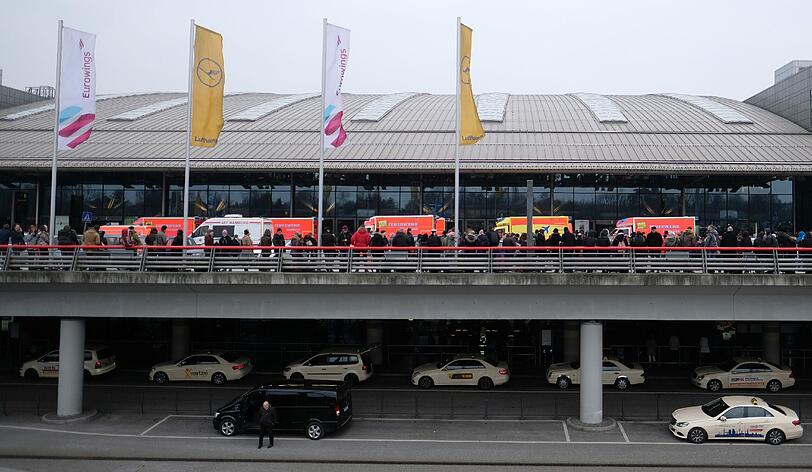 Der Hamburger Flughafen musste am Sonntag evakuiert werden.