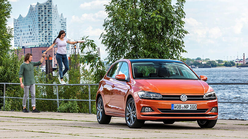 Um acht Zentimeter hat der VW Polo verglichen mit seinem Vorgänger zugelegt. Sein Radstand ist um knapp einen, seine Breite um satte sieben Zentimeter gewachsen.