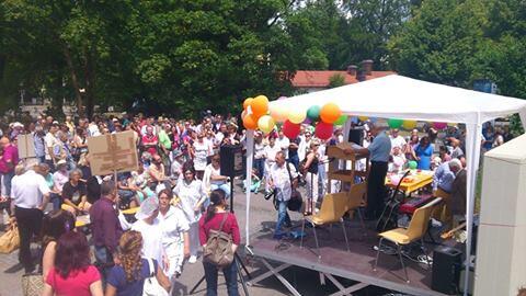 Rund 700 Teilnehmer kamen zur Kundgebung vor dem Klinikum Harlaching.