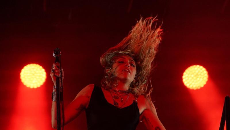 Es gibt Neues von Miley Cyrus. Es gibt Neues von Miley Cyrus.