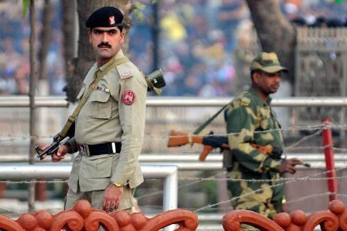 Gespannte Ruhe: Grenzsoldaten an der pakistanisch-indischen Grenze.