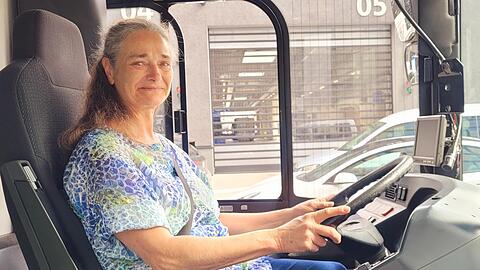 Sonja Schambach war früher Krankenschwester. Jetzt will sie für die MVG in München Busfahrerin werden.