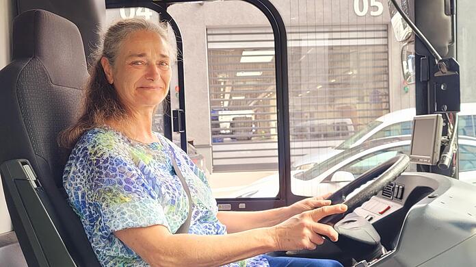 Sonja Schambach war früher Krankenschwester. Jetzt will sie für die MVG in München Busfahrerin werden.