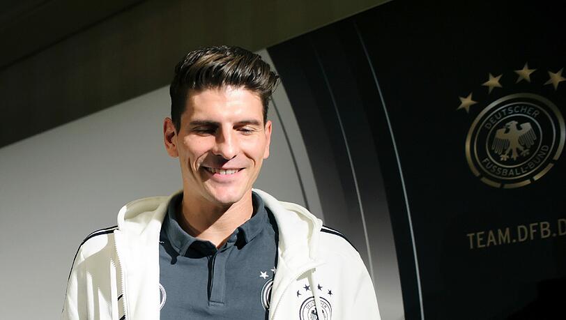 Nach guten Leistungen bei seinem neuen Verein Besiktas Istanbul wurde Mario Gomez wieder in die Nationalmannschaft berufen. Nach guten Leistungen bei seinem neuen Verein Besiktas Istanbul wurde Mario Gomez wieder in die Nationalmannschaft berufen.