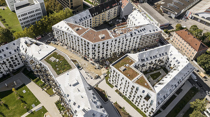 Diesen Wohnblock in Obersendling hat die städtische Wohnungsbaugesellschaft im Herbst gekauft. Insgesamt gehören ihr circa 69.000 eigene Wohnungen, in denen etwa 150.000 Mieter leben.