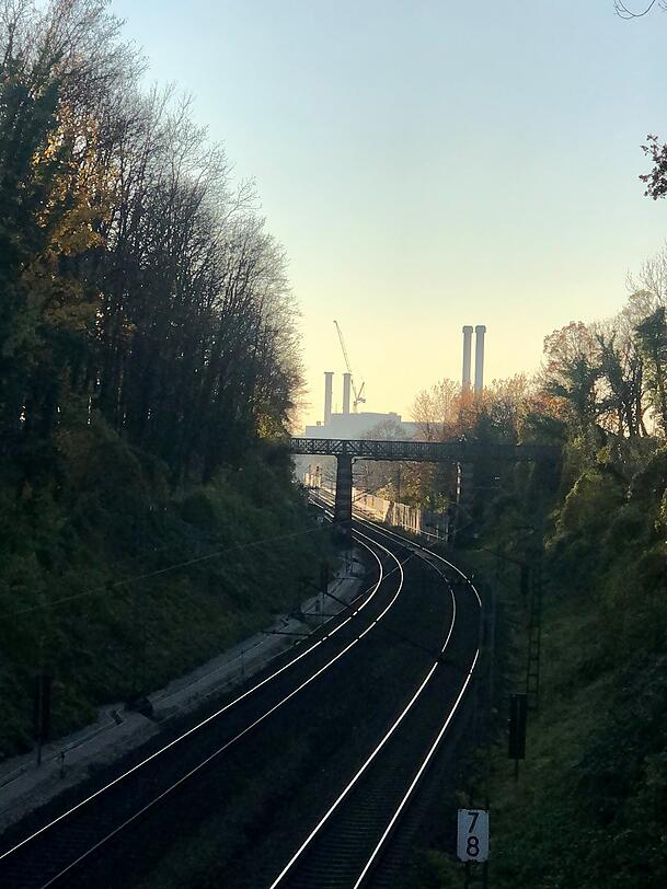 Auf dieser Strecke kam es beim Kolumbusplatz zu einem Bahnunfall. Auf dieser Strecke kam es beim Kolumbusplatz zu einem Bahnunfall.