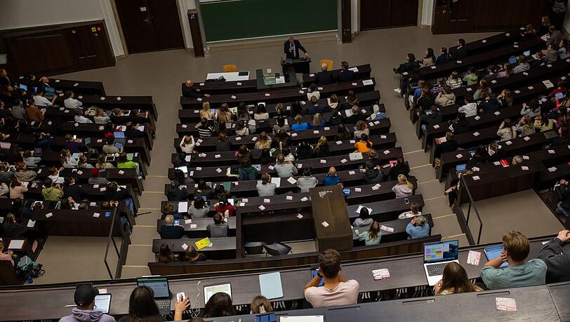 An Bayerns Hochschulen geht das Wintersemester los. (Archivbild) An Bayerns Hochschulen geht das Wintersemester los. (Archivbild)