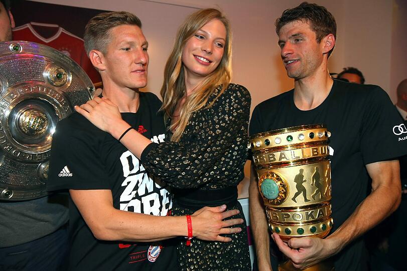 Die Bilder vom Bankett des FC Bayern München nach dem Triple-Gewinn in Berlin.