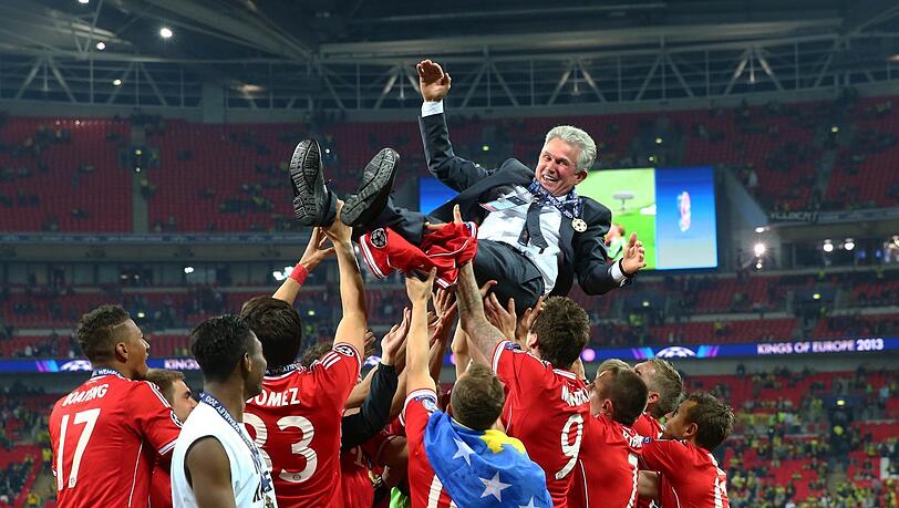 Jup-Jup-Hurra: Der "Menschenfänger" Heynckes wird von seinen Spielern gefeiert, niemand gönnte man den Titel 2013 mehr als Bayerns Trainer-Elder-Statesman.