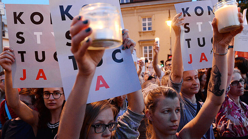 In Warschau gingen zehntausende auf die Straße.