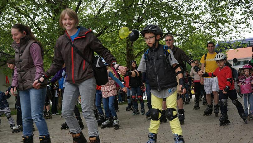 Sportlich: Der Saison-Auftakt der AOK-Blade-Night. Sportlich: Der Saison-Auftakt der AOK-Blade-Night.