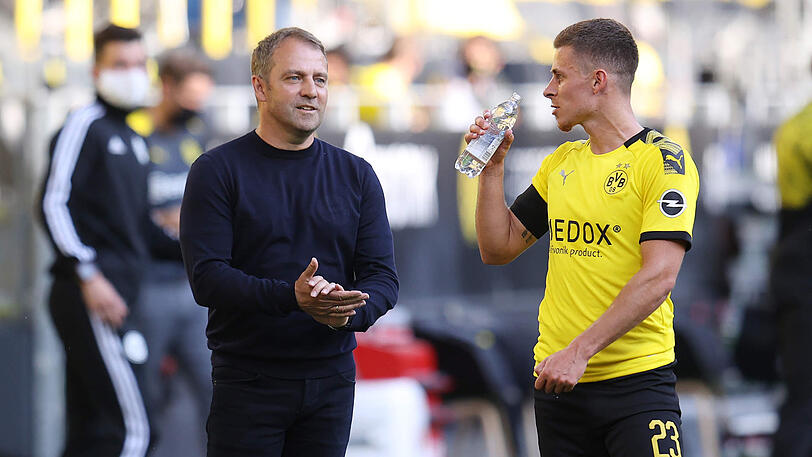 Die Vorentscheidung im Titelrennen: Hansi Flick (l.) und die Bayern knacken erneut Dortmund.