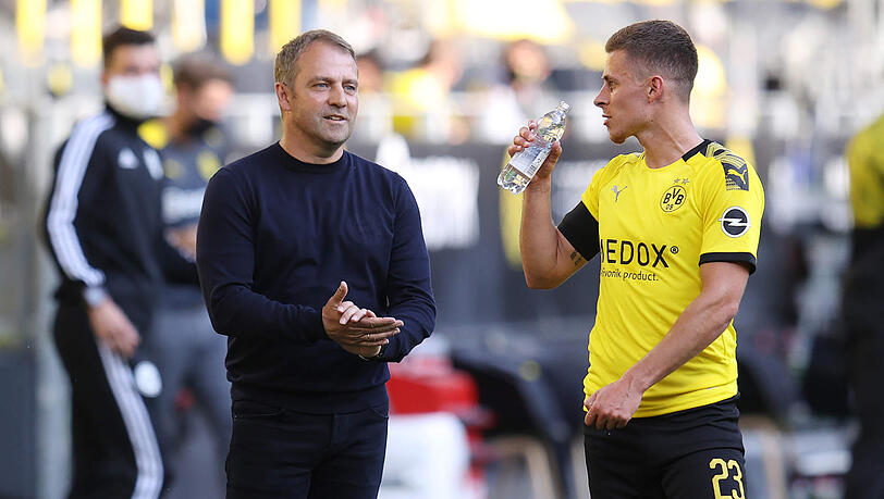 Die Vorentscheidung im Titelrennen: Hansi Flick (l.) und die Bayern knacken erneut Dortmund. Die Vorentscheidung im Titelrennen: Hansi Flick (l.) und die Bayern knacken erneut Dortmund.
