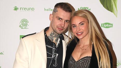 Eric Stehfest und Franziska Temme &uuml;berraschten bei einem Event mit einem gemeinsamen Auftritt.