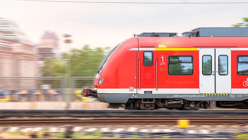Wer mit dem Deutschlandticket reist, bezahlt ab dem kommenden Januar mehr. Wer mit dem Deutschlandticket reist, bezahlt ab dem kommenden Januar mehr.