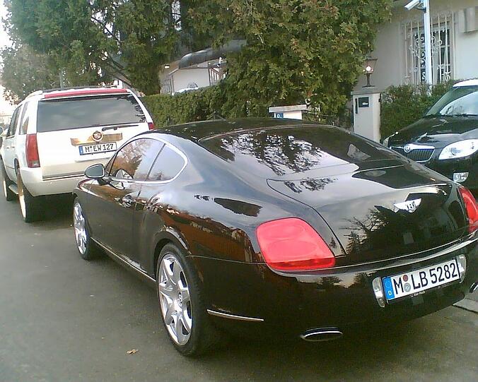 Dieser Wagen schluckt 17 Liter. Gaddafis 200000 Euro teurer Bentley.
