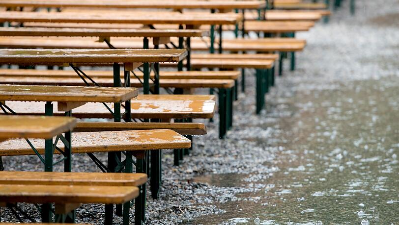 Das Biergartenwetter hat sich aus München vorerst verabschiedet.