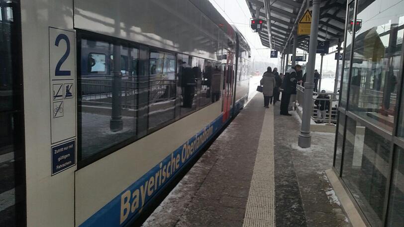 Auch bei der Bayerischen Oberlandbahn (BOB) kam es am Dienstagvormittag zu Zugausfällen.