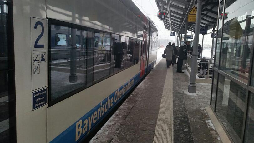 Auch bei der Bayerischen Oberlandbahn (BOB) kam es am Dienstagvormittag zu Zugausfällen. Auch bei der Bayerischen Oberlandbahn (BOB) kam es am Dienstagvormittag zu Zugausfällen.