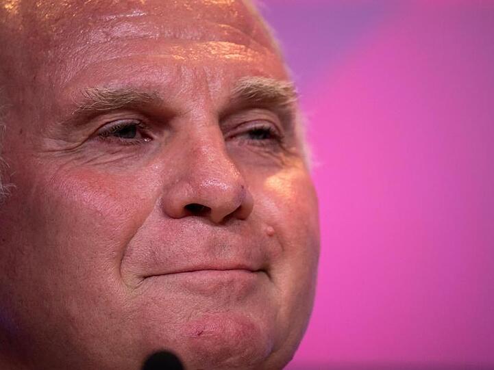 Bayern-Präsident Uli Hoeneß. Foto: Peter Kneffel/dpa/Archivbild