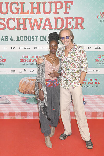 Der Schauspieler Eisi Gulp und seine Frau Doris. Der Schauspieler Eisi Gulp und seine Frau Doris.