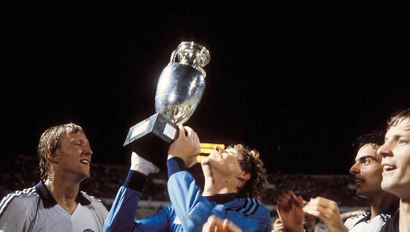 Nationalkeeper Toni Schumacher hollte mit Deutschland im Jahre 1980 den EM-Pokal. Nationalkeeper Toni Schumacher hollte mit Deutschland im Jahre 1980 den EM-Pokal.