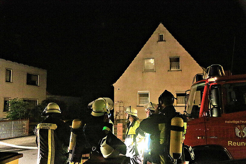 Ein bewaffneter Mann hielt den kleinen oberfränkischen Ort Reundorf am Sonntag in Atem - die Bilder vom SEK-Einsatz.
