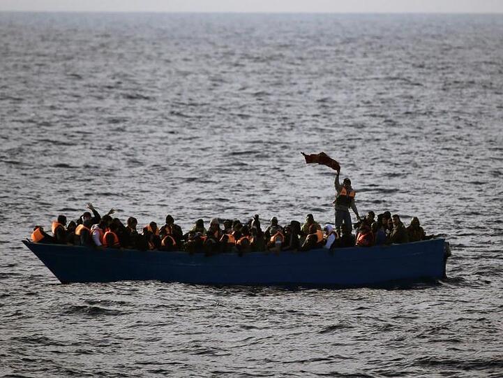 Der Chef des UN-Flüchtlingshilfswerks, Filippo Grandi, spricht von der "schwersten Tragödie im Mittelmeer" des laufenden Jahres. Symbolbild: Emilio Morenatti/AP