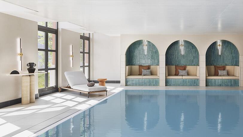 Zum Wellnessbereich gehört auch dieser Innenpool. Zum Wellnessbereich gehört auch dieser Innenpool.