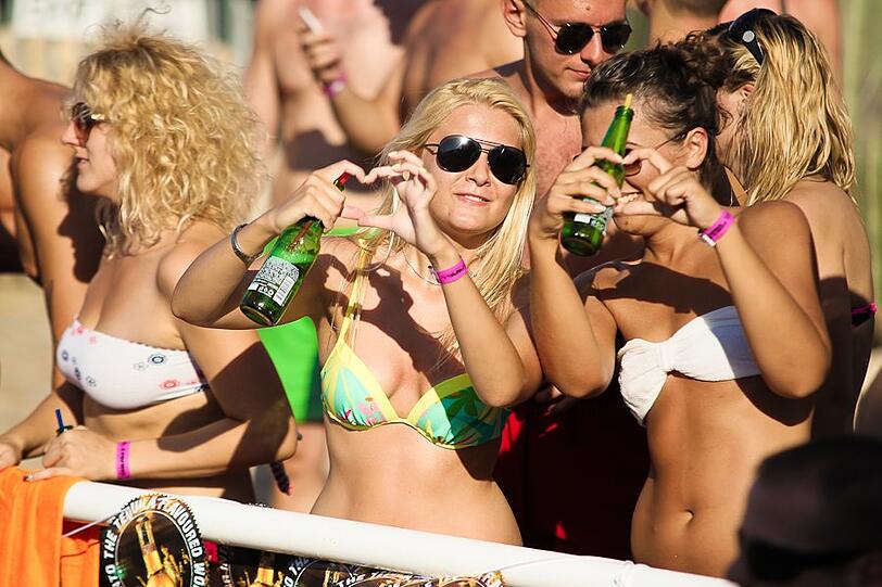 Bei "Reunion 2012", Europas größte Sommer Closing Party in Kroatien, gibt's Anfang September nochmal vier Tage Mega-Pool-Partymarathon. Und so heiß war der Sommer an Kroatiens Küste