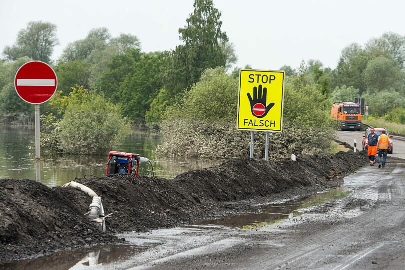 Das Hochwasser hat auch an den bayerischen Straßen zu erheblichen Schäden geführt