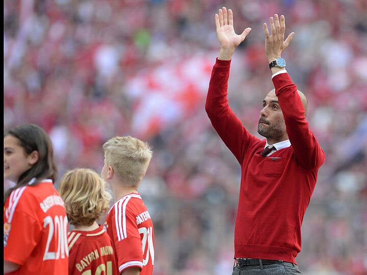 Seine erste Meisterschaft mit den Bayern: So ausgelassen feiert Pep. Die Bilder!