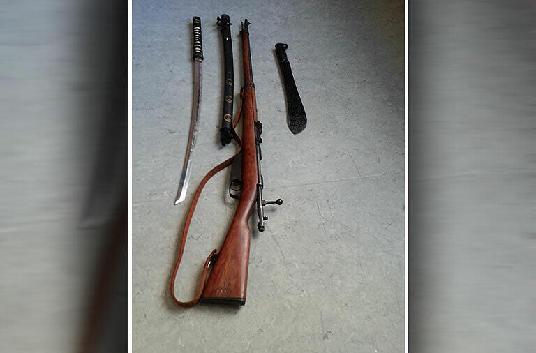 Das sind die Waffen, mit denen der Mann auf die Biergartenbesucher losging.