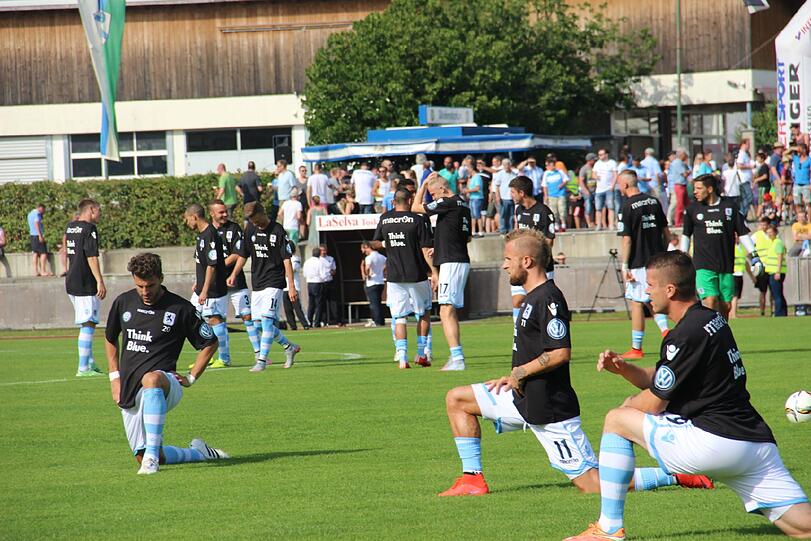 Die Bilder vom Vorbereitungsspiel der Löwen gegen den FC Basel.