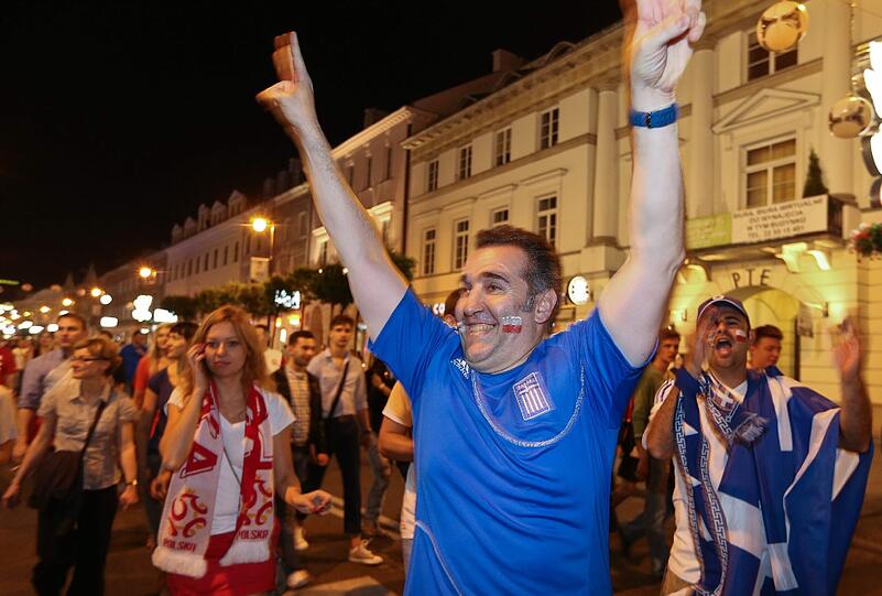 Co-Gastgeber Polen ist aus der EM ausgeschieden, Griechenland steht überraschend im Viertelfinale. Tränen bei den polnischen Fans und Jubel bei den Hellas-Anhängern. Die Bilder.