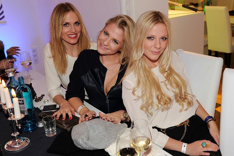 Noemi Matsutani, Cheyenne Pahde und Valentina Pahde posieren in Lacoste-Outfits.