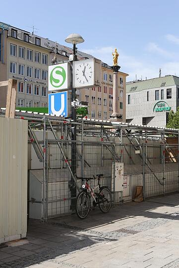 Bauarbeiten auf der Stammstrecke: Wer am Wochenende mitten in München die S-Bahn nehmen will, schaut in die Röhre. Die Bahn baut um. Wir haben uns auf der großen Baustelle mal ein Bild gemacht. Hier gibt's die Fotos...