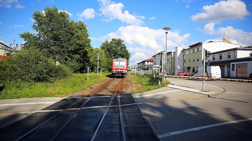 Der Bahnübergang in Traunstein besitzt keine Schranken.