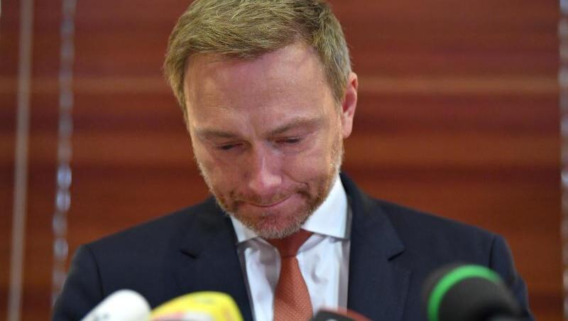 Von der "Skrupellosigkeit der AfD" überrumpelt: FDP-Chef Christian Lindner am Tag nach der Thüringer Ministerpräsidentenwahl. Von der "Skrupellosigkeit der AfD" überrumpelt: FDP-Chef Christian Lindner am Tag nach der Thüringer Ministerpräsidentenwahl.