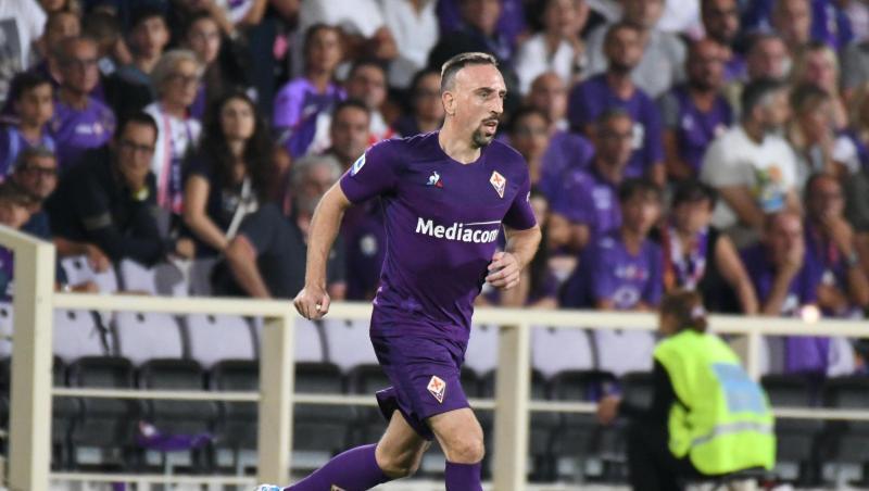 Franck Ribéry wurde unter Standing Ovations der Fiorentina-Fans eingewechselt. Franck Ribéry wurde unter Standing Ovations der Fiorentina-Fans eingewechselt.