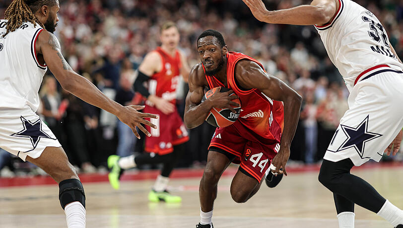 Die Bayern gewannen trotz dürftiger Leistung gegen Olimpia Mailand. Nun geht es für die Münchner nach Istanbul. Die Bayern gewannen trotz dürftiger Leistung gegen Olimpia Mailand. Nun geht es für die Münchner nach Istanbul.