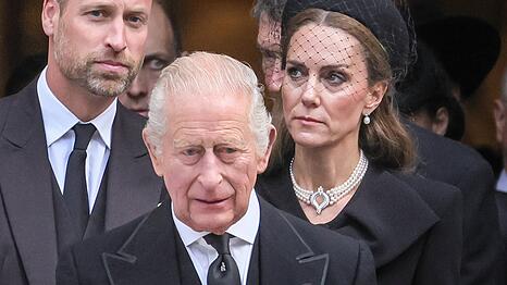 Prinzessin Kate, Prinz William und K&ouml;nig Charles bei der Beerdigung der Herzogin von Kent