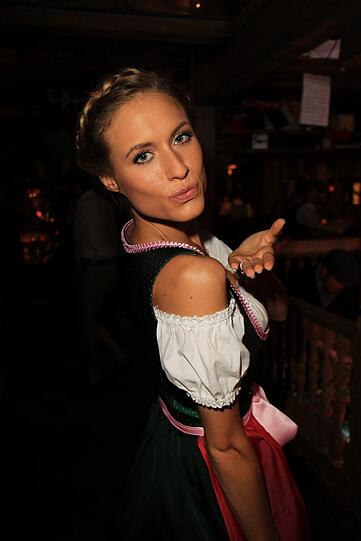 Alena Gerber im Käferzelt.