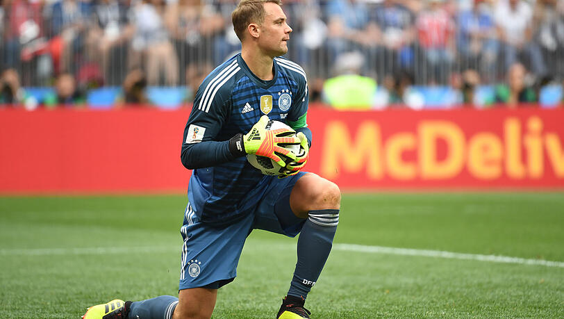 MANUEL NEUER, Note 4: Gewann den Wettlauf gegen die Zeit nach seiner acht-monatigen Verletzungspause. Der Torhüter war noch der beste DFB-Akteur, verhinderte aber auch keine Niederlage. MANUEL NEUER, Note 4: Gewann den Wettlauf gegen die Zeit nach seiner acht-monatigen Verletzungspause. Der Torhüter war noch der beste DFB-Akteur, verhinderte aber auch keine Niederlage.