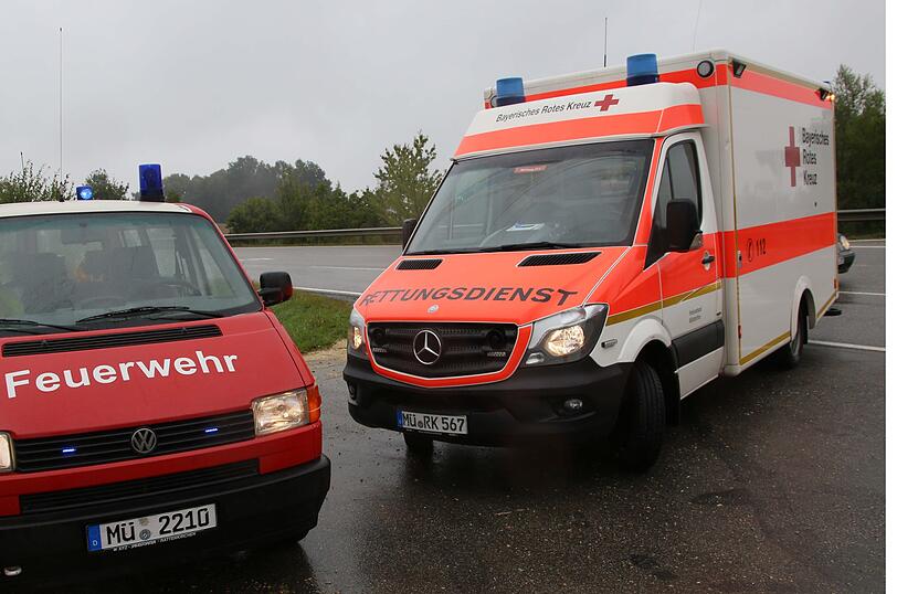 Bei einem Unfall bei Schwindegg hat sich eine Fahranfängerin mehrmals überschlagen.