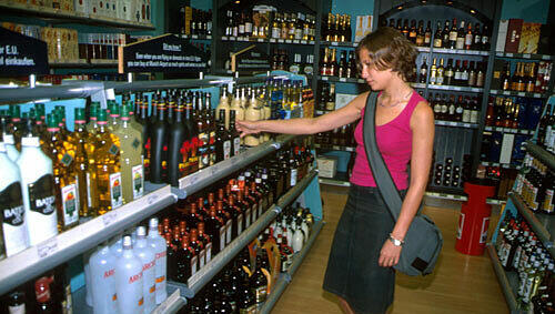 Einkauf im Duty-free-Shop, Foto: von Poser Einkauf im Duty-free-Shop, Foto: von Poser