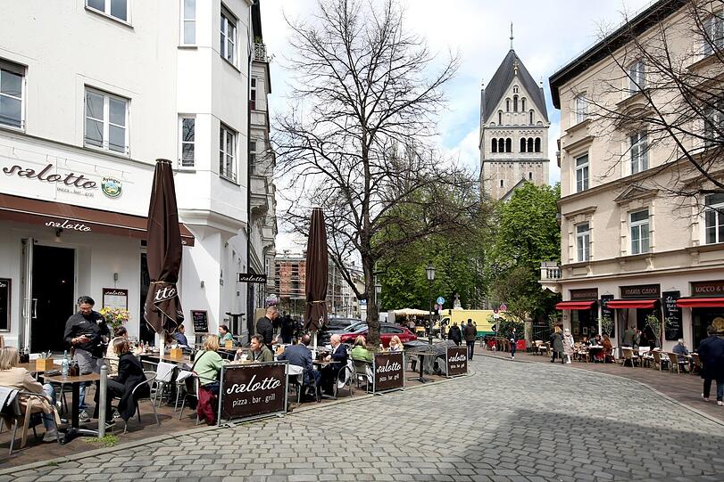 Lehel Mitte: Wie ein großes Wohnzimmer – so präsentiert sich der St.-Anna-Platz, wenn (ausnahmsweise) wieder mal das Wetter mitspielt.
