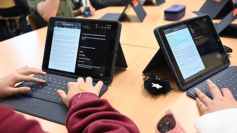 Laut Umfrage nutzen fast alle &auml;lteren Sch&uuml;ler KI-Tools. (Symbolbild)