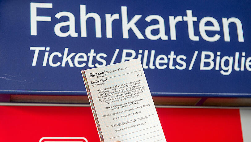 Die Männer boten die gefälschten Tickets über ein Mitfahrportal im Internet an. Die Männer boten die gefälschten Tickets über ein Mitfahrportal im Internet an.